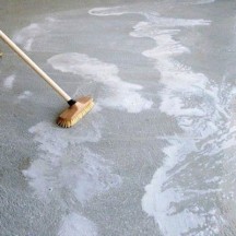 Eliminer traces plâtre ou ciment