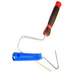 Châssis de rouleau à peinture avec poignée rouge et noire et poignée bleue en plastique