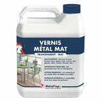Bidon de vernis métal mat transparent MétalTop, avec table et chaises de jardin vertes