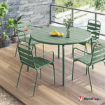 Salon de jardin vert sauge en métal : table ronde et quatre fauteuils à accoudoirs