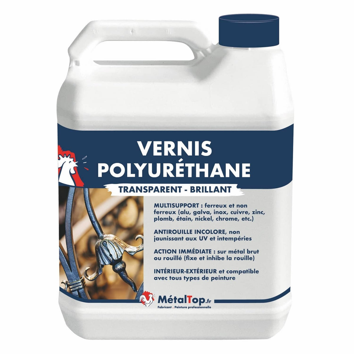 Bidon de vernis polyuréthane transparent brillant MétalTop, étiquette bleue, devant une ferronnerie en fer forgé