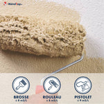 Peinture beige au rouleau sur mur blanc, rendement de 8 à 9 m²/L selon brosse, rouleau ou pistolet