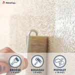 Application d'une peinture texturée blanche au mur : brosse, rouleau ou pistolet, 9 à 10 m²/L