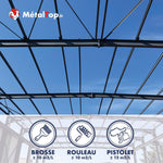 Charpente métallique noire sous ciel bleu, icônes brosse, rouleau et pistolet pour peinture métal