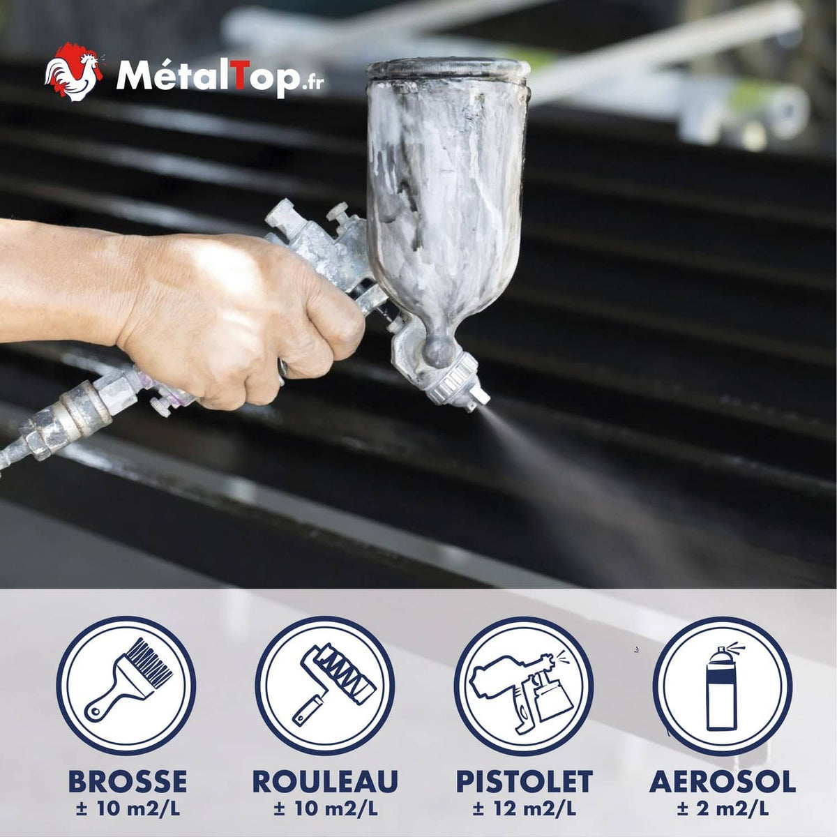 Pistolet à peinture pulvérisant une peinture noire sur métal, rendements comparés par outil