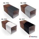 Quatre profilés creux rectangulaires aux teintes RAL 7016, 7040, 9010 et 9017 sur fond blanc