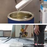 Peinture versée dans un pot et malaxage de peinture blanche à la perceuse dans un seau