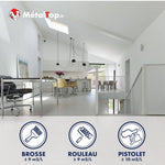 Intérieur blanc lumineux avec pictogrammes brosse, rouleau et pistolet, rendements de 9 à 10 m²/L