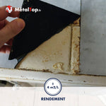 Surface métallique rouillée, revêtement noir soulevé sur sous-couche blanche, rendement 4 m²/L