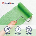 Peinture verte appliquée au rouleau sur mur blanc texturé, rendements brosse, rouleau et pistolet