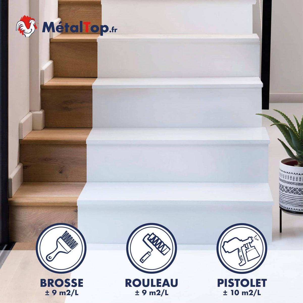 Escalier peint en blanc, moitié bois naturel, avec icônes brosse, rouleau et pistolet MétalTop