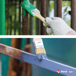 Application de peinture antirouille au pinceau sur des barreaux et une barre métallique rouillés