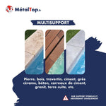 Margelles de piscine en travertin, pierre et bois, illustrant le traitement multisupport MétalTop