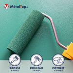 Rouleau appliquant peinture verte MétalTop sur métal, rendements brosse, rouleau et pistolet