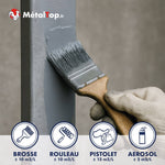 Peinture métal grise appliquée au pinceau sur un profilé, avec icônes des modes d'application