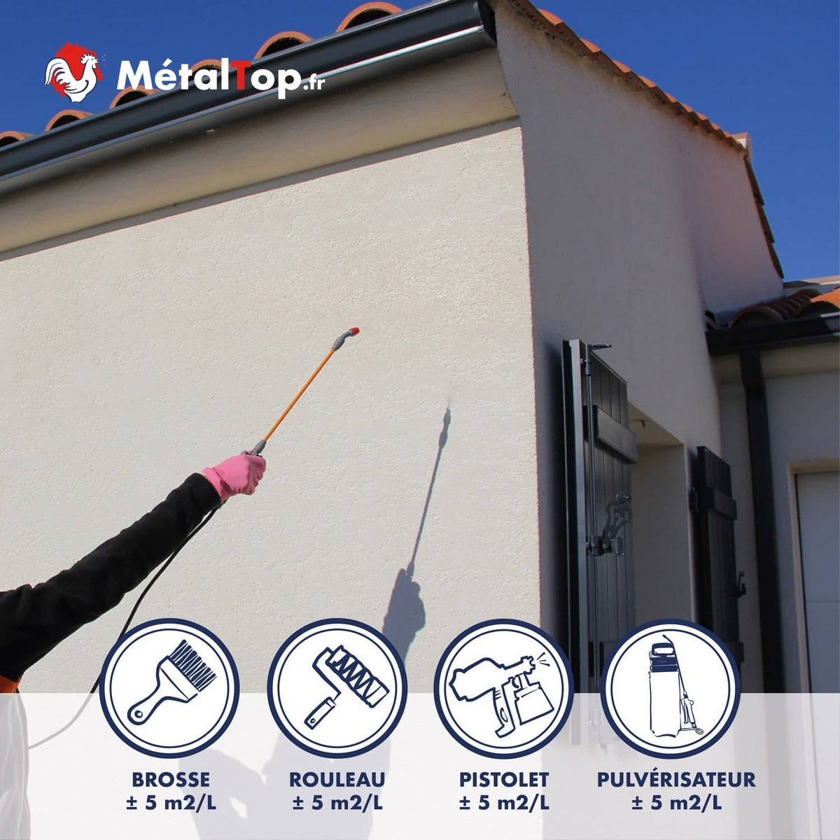 Application de peinture sur façade au pulvérisateur ; rendement ±5 m²/L selon l'outil