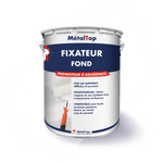 Pot de Fixateur fond MetalTop, promoteur d'adhérence blanc, appliqué au rouleau sur un mur