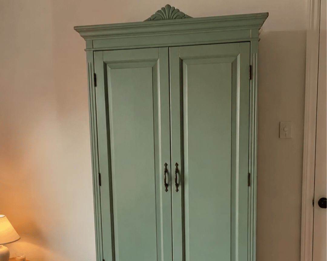 Avant : Peindre un meuble en bois